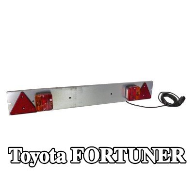 XL مصابيح خلفية مركبة — Toyota Fortuner